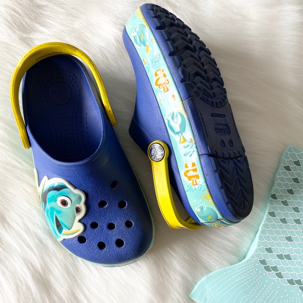 Crocs x Disney โป Finding Dory Light Up Sandal โป - Picture 8 of 8
